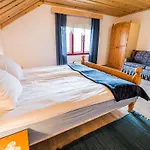 Bloomfield Retreat With Sauna - Three Bedroom *