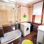 Bloomfield Retreat With Sauna - Three Bedroom Dom wakacyjny Recica ob Savinji