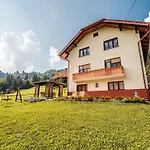 Bloomfield Retreat With Sauna - Three Bedroom Dom wakacyjny