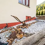 Dom wakacyjny Bloomfield Retreat With Sauna - Three Bedroom *