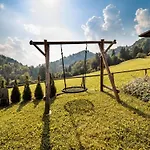 Dom wakacyjny Bloomfield Retreat With Sauna - Three Bedroom Recica ob Savinji