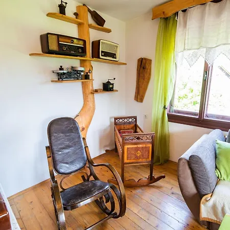 Bloomfield Retreat With Sauna - Three Bedroom