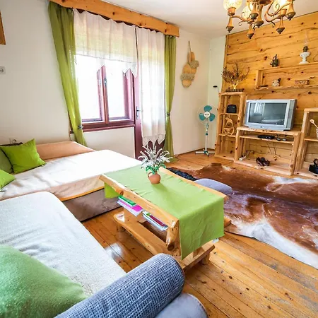 Bloomfield Retreat With Sauna - Three Bedroom 펜션 *