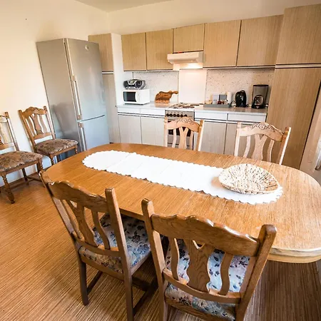 펜션 Bloomfield Retreat With Sauna - Three Bedroom