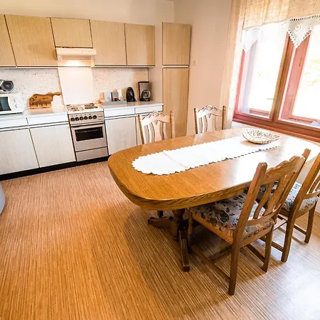 펜션 Bloomfield Retreat With Sauna - Three Bedroom Recica ob Savinji