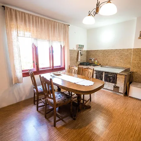 Bloomfield Retreat With Sauna - Three Bedroom *