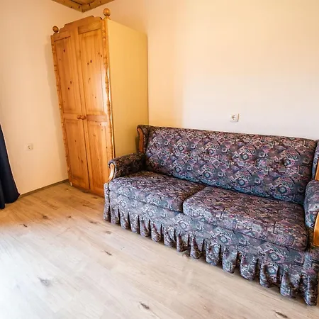 Bloomfield Retreat With Sauna - Three Bedroom 펜션 *