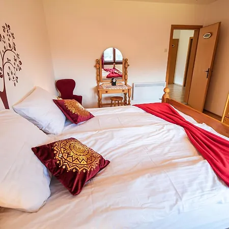 Bloomfield Retreat With Sauna - Three Bedroom Holiday home