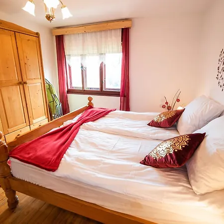 Bloomfield Retreat With Sauna - Three Bedroom 펜션