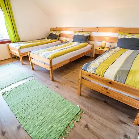 Bloomfield Retreat With Sauna - Three Bedroom *