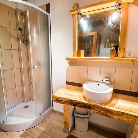 Bloomfield Retreat With Sauna - Three Bedroom Recica ob Savinji