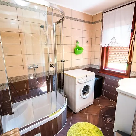 Bloomfield Retreat With Sauna - Three Bedroom 펜션 Recica ob Savinji