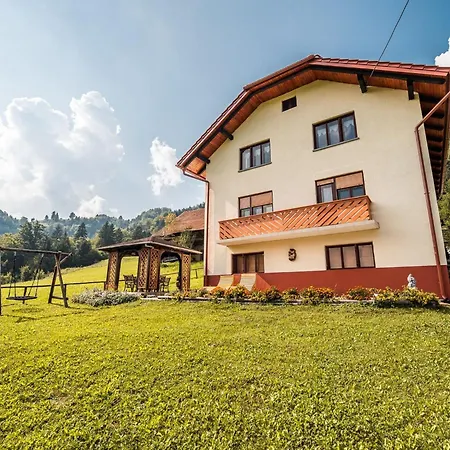 Bloomfield Retreat With Sauna - Three Bedroom 펜션