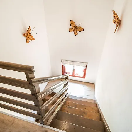 Bloomfield Retreat With Sauna - Three Bedroom