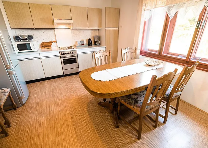 Tatil Evi Bloomfield Retreat Country House With Sauna - Three Bedroom Country House Recica ob Savinji