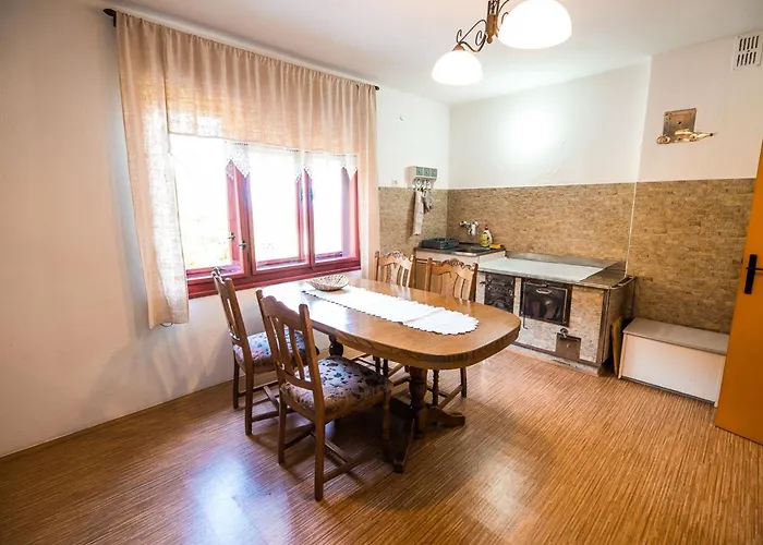 Bloomfield Retreat Country House With Sauna - Three Bedroom Country House *