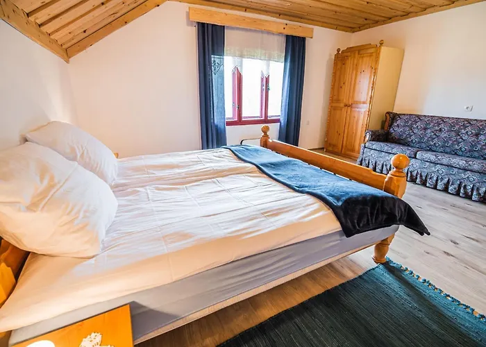 Bloomfield Retreat Country House With Sauna - Three Bedroom Country House *